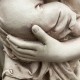 Mujer renacentista con niña en brazos